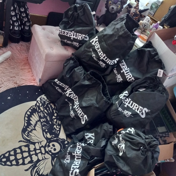 Gloom- lim edition lil devil / demon plush kreepture! - Picture 5 of 5